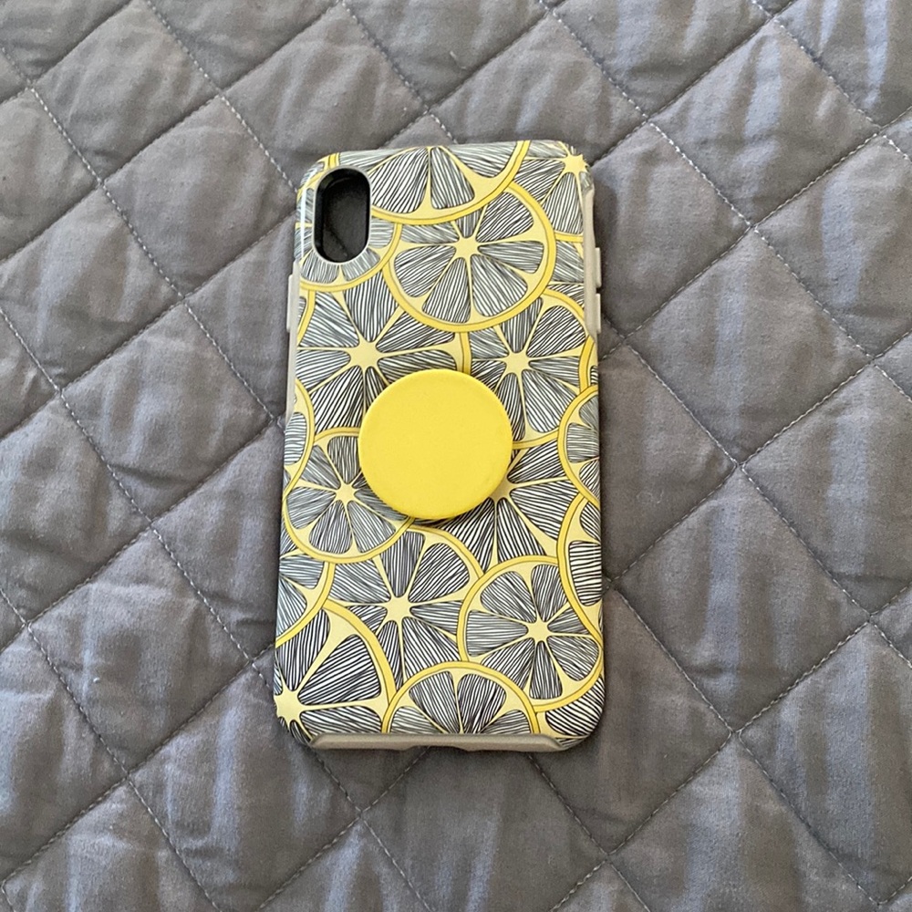 iPhone XS Max Otterbox lemon case with pop socket